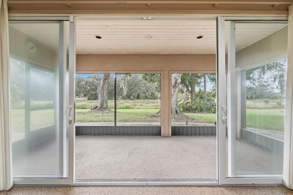 Под контрактом: $240,000 (2 спален, 2 ванн, 1793 Квадратных фут)