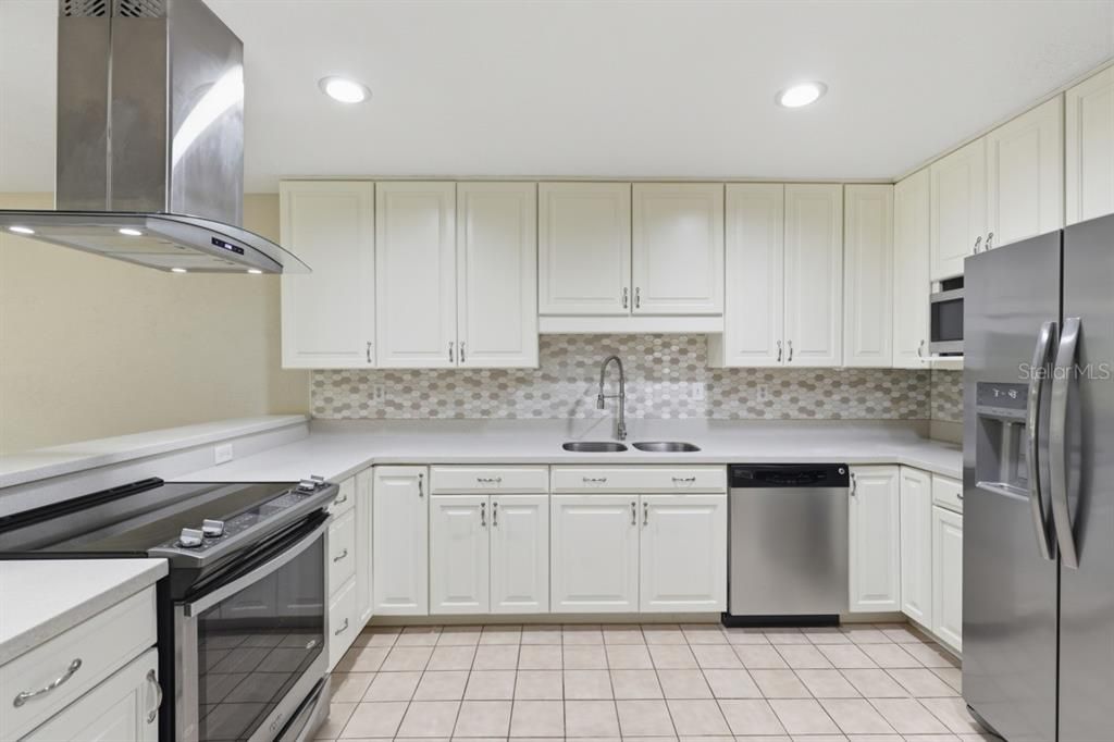 Под контрактом: $240,000 (2 спален, 2 ванн, 1793 Квадратных фут)