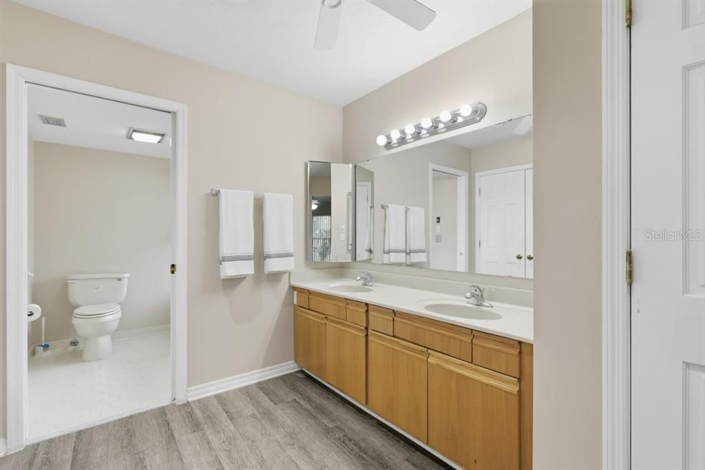 Под контрактом: $240,000 (2 спален, 2 ванн, 1793 Квадратных фут)