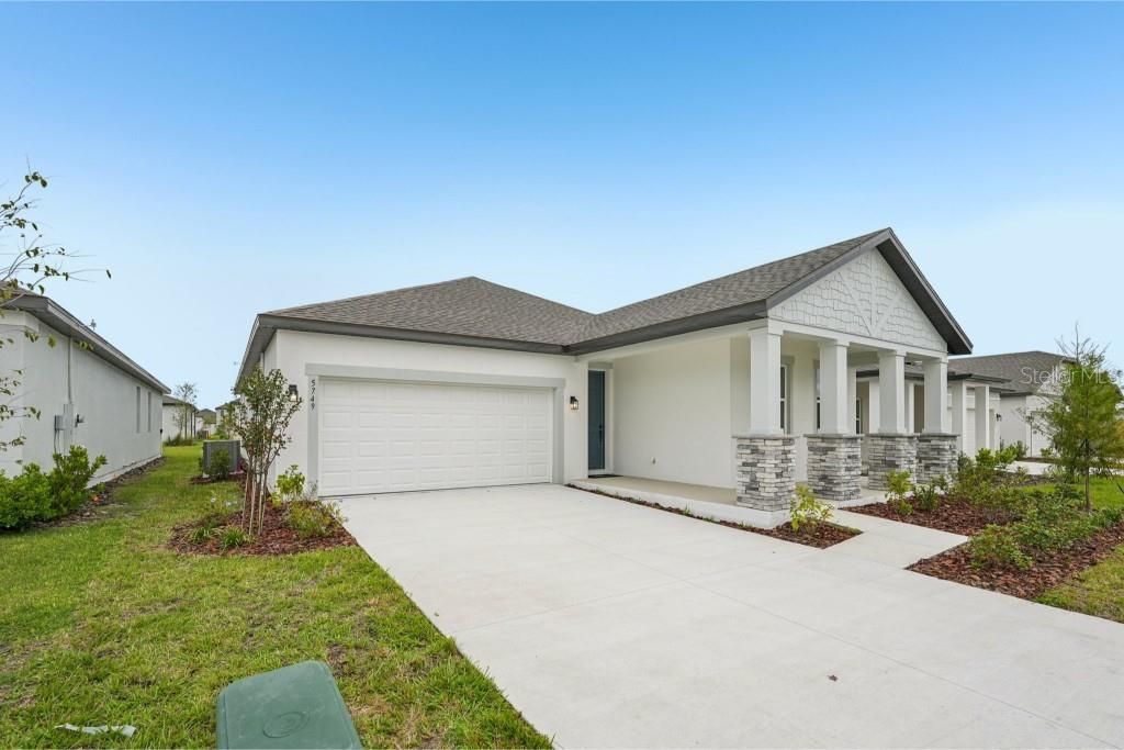 Active With Contract: $479,990 (3 beds, 2 baths, 2226 Square Feet)