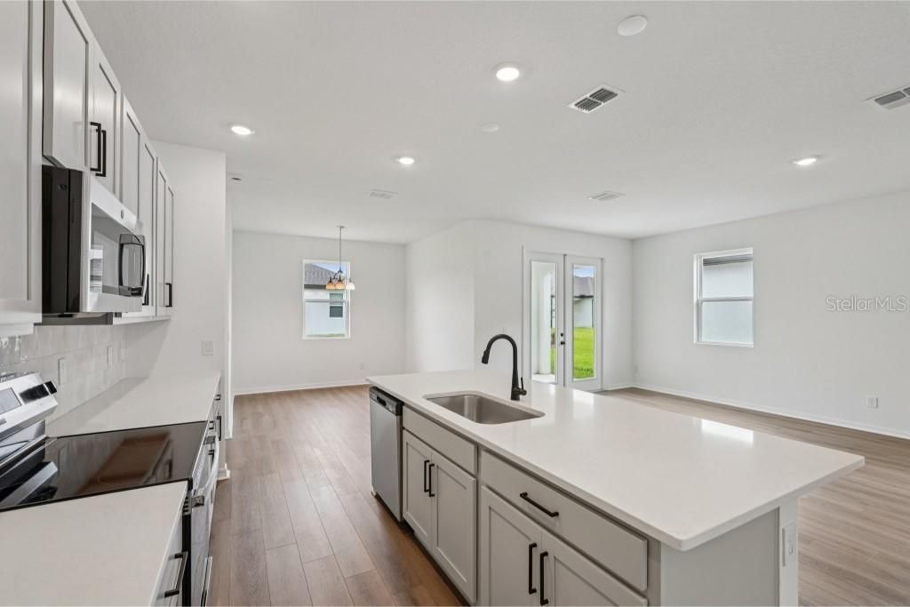 Active With Contract: $479,990 (3 beds, 2 baths, 2226 Square Feet)