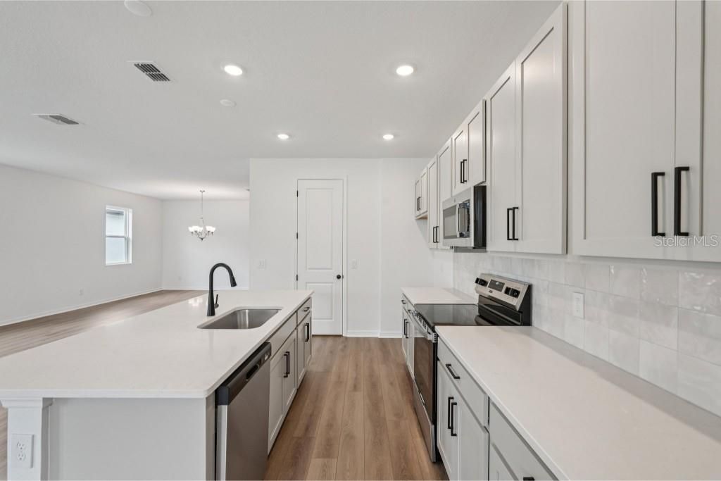 Active With Contract: $479,990 (3 beds, 2 baths, 2226 Square Feet)