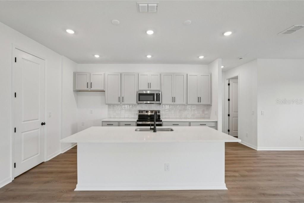 Active With Contract: $479,990 (3 beds, 2 baths, 2226 Square Feet)