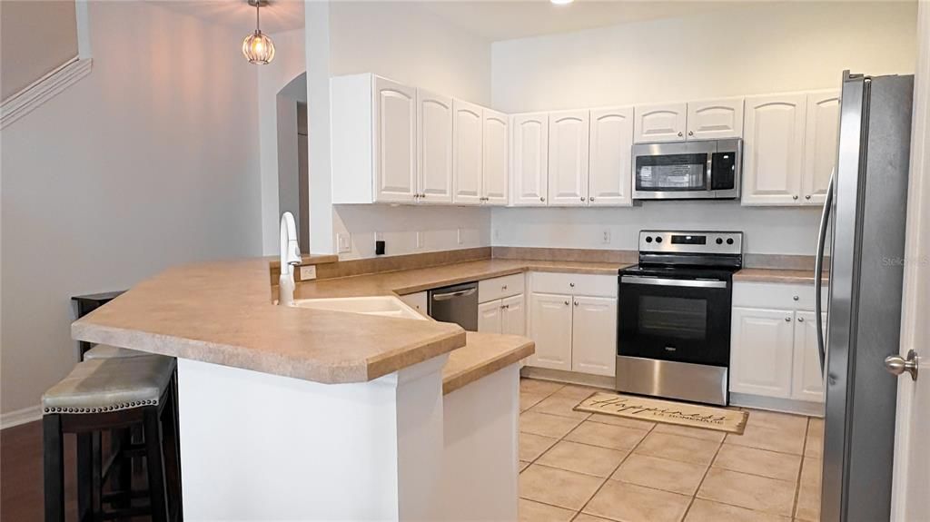 Active With Contract: $2,200 (3 beds, 2 baths, 1689 Square Feet)