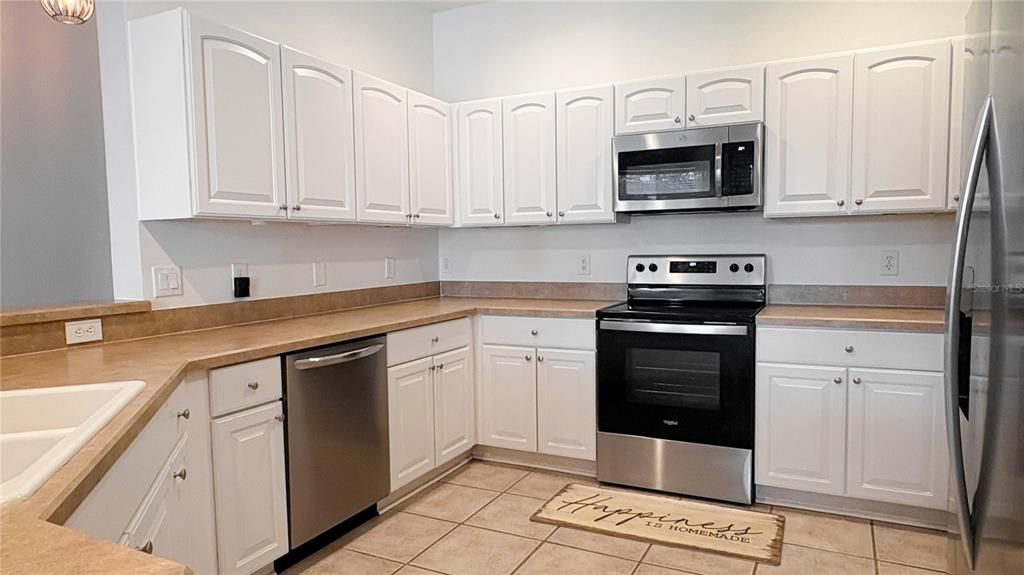 Active With Contract: $2,200 (3 beds, 2 baths, 1689 Square Feet)