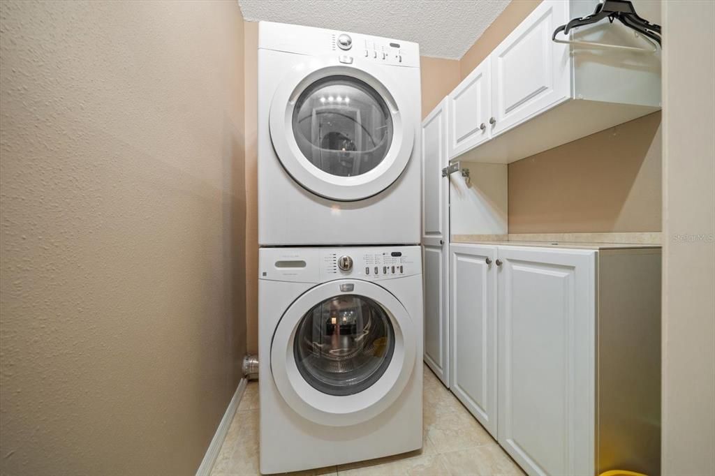 For Sale: $425,000 (1 beds, 1 baths, 875 Square Feet)