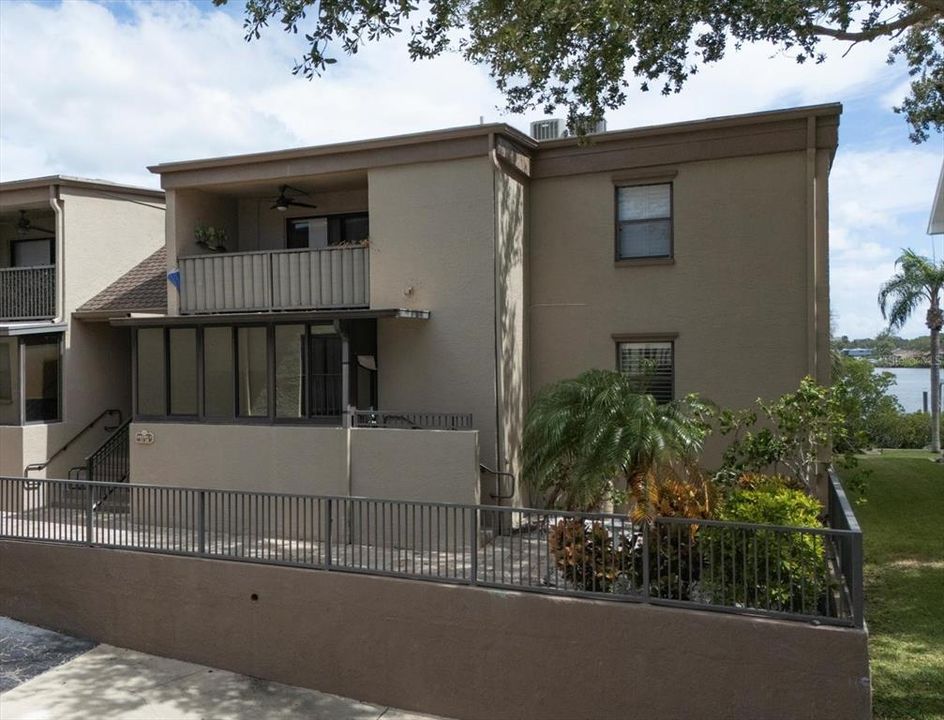 For Sale: $425,000 (1 beds, 1 baths, 875 Square Feet)