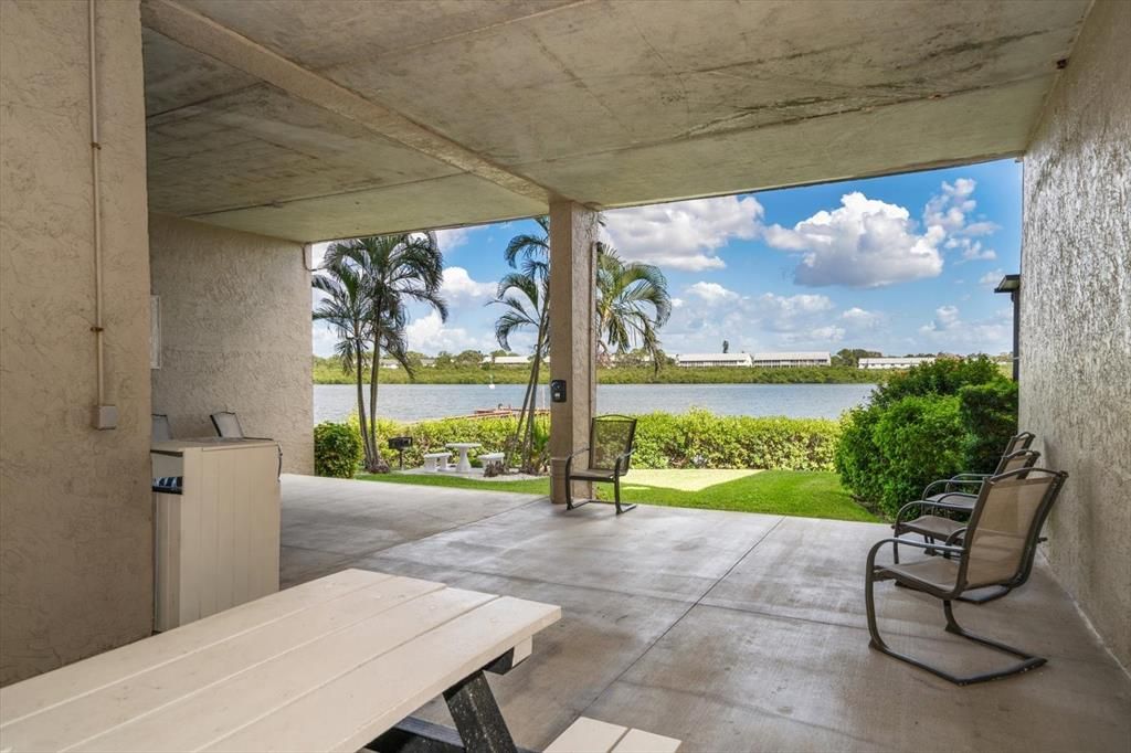 For Sale: $425,000 (1 beds, 1 baths, 875 Square Feet)