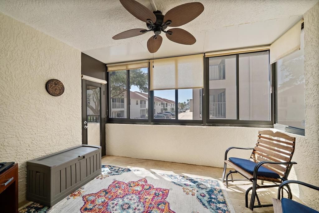 For Sale: $425,000 (1 beds, 1 baths, 875 Square Feet)