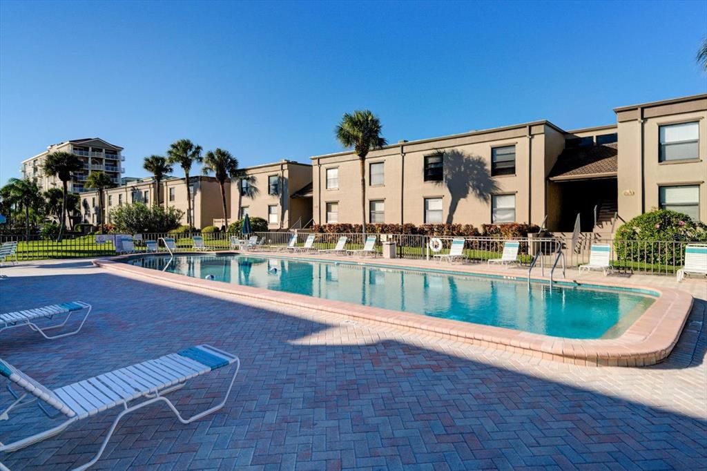 For Sale: $425,000 (1 beds, 1 baths, 875 Square Feet)