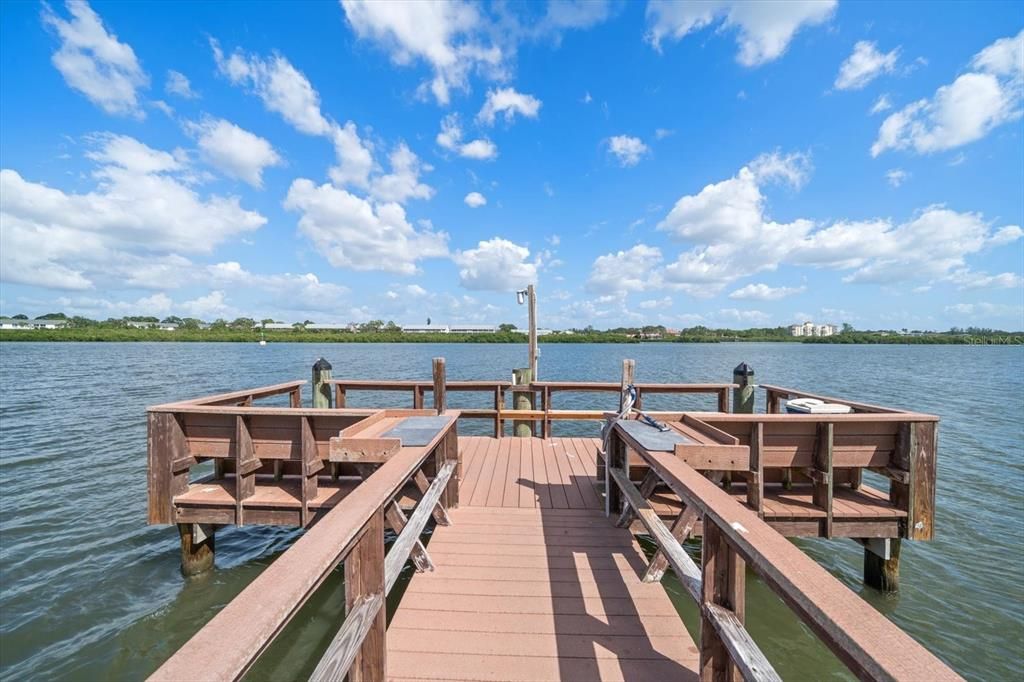 For Sale: $425,000 (1 beds, 1 baths, 875 Square Feet)