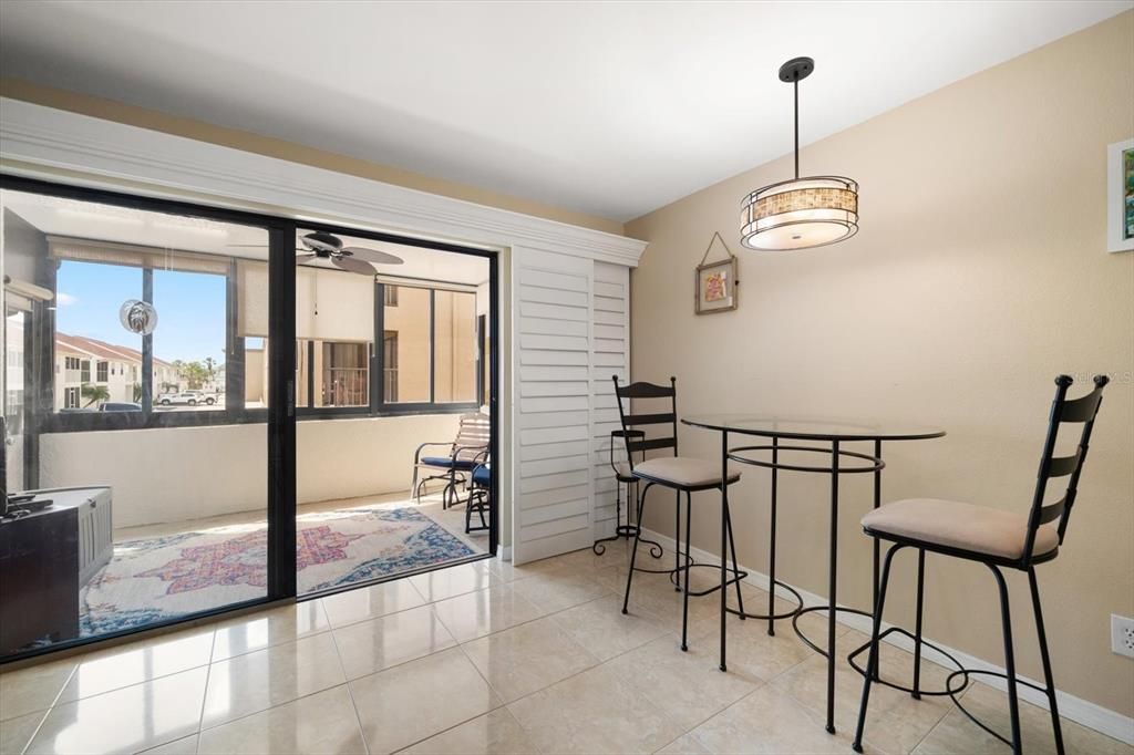 For Sale: $425,000 (1 beds, 1 baths, 875 Square Feet)