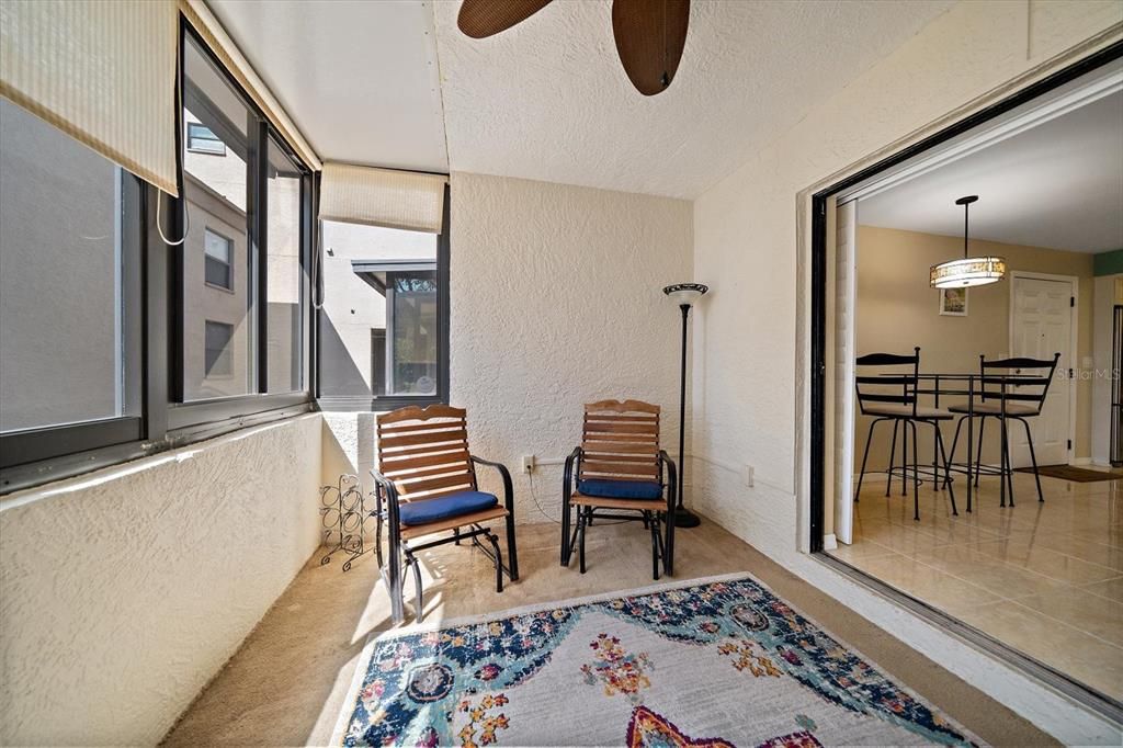 For Sale: $425,000 (1 beds, 1 baths, 875 Square Feet)