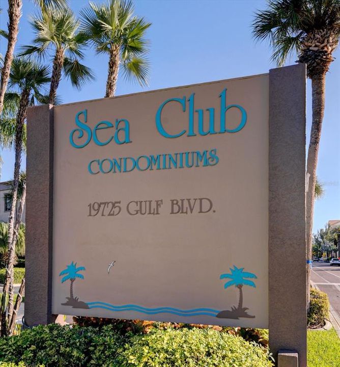 For Sale: $425,000 (1 beds, 1 baths, 875 Square Feet)