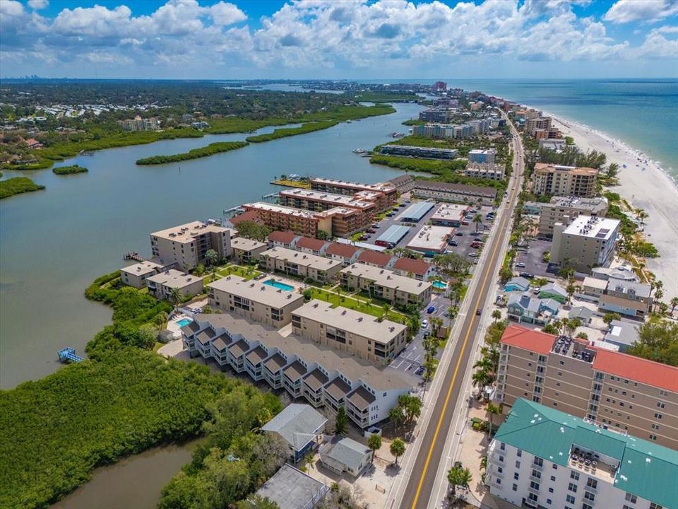 For Sale: $425,000 (1 beds, 1 baths, 875 Square Feet)