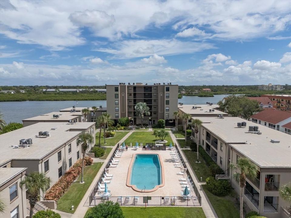 For Sale: $425,000 (1 beds, 1 baths, 875 Square Feet)