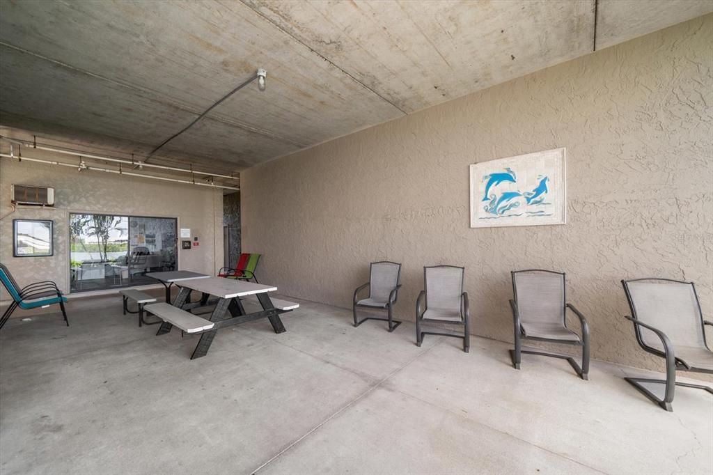 For Sale: $425,000 (1 beds, 1 baths, 875 Square Feet)