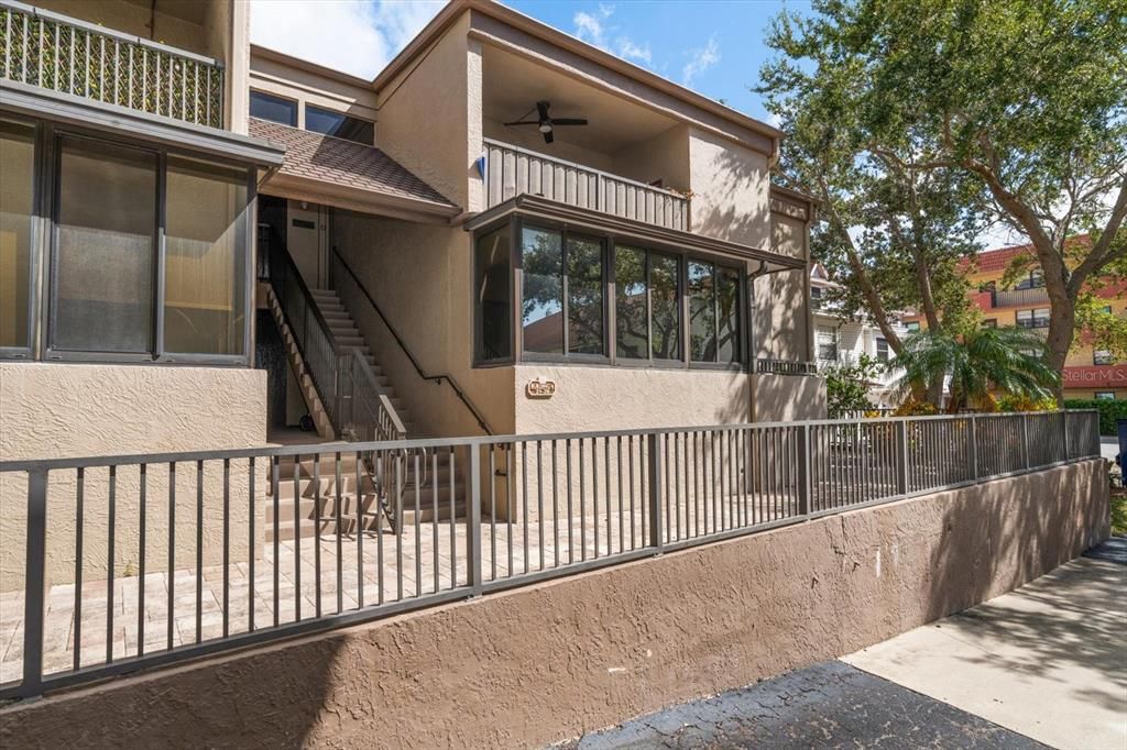 For Sale: $425,000 (1 beds, 1 baths, 875 Square Feet)