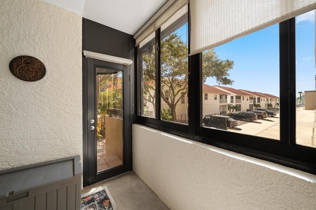 For Sale: $425,000 (1 beds, 1 baths, 875 Square Feet)