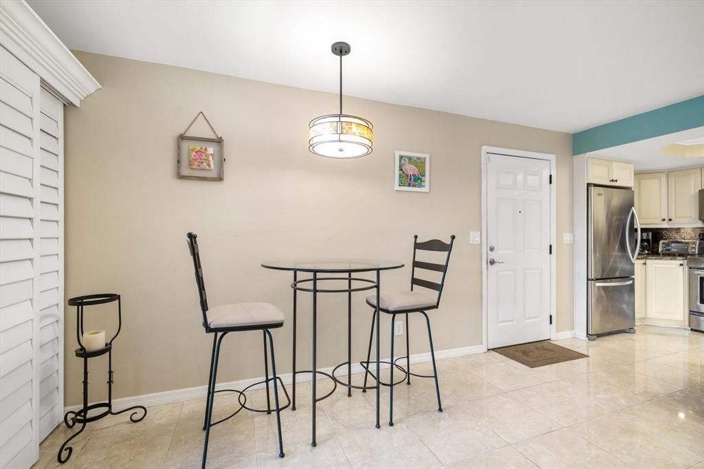 For Sale: $425,000 (1 beds, 1 baths, 875 Square Feet)