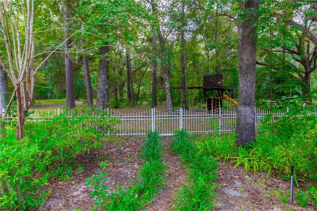 For Rent: $6,500 (4 beds, 3 baths, 3751 Square Feet)