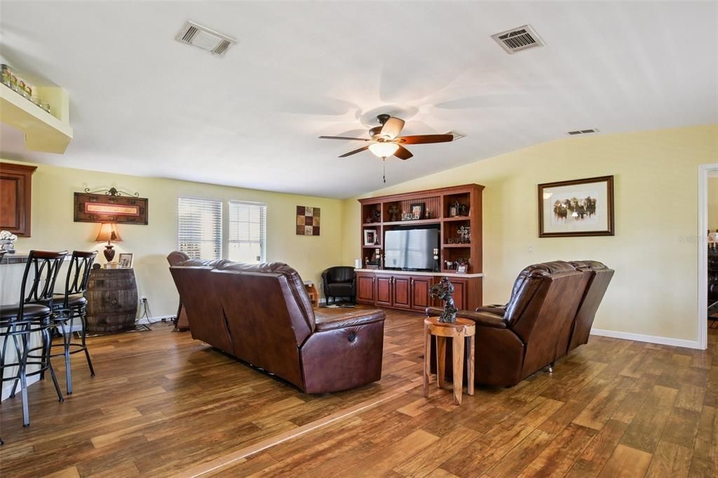 待售: $775,000 (3 贝兹, 2 浴室, 1994 平方英尺)