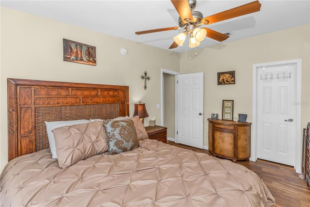 待售: $775,000 (3 贝兹, 2 浴室, 1994 平方英尺)