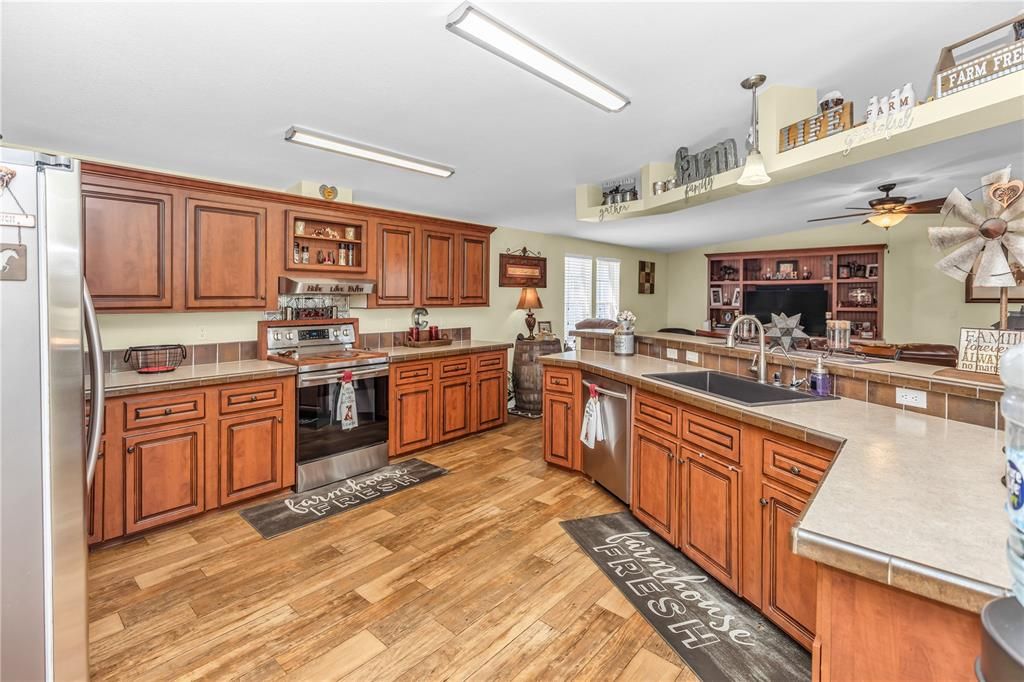 待售: $775,000 (3 贝兹, 2 浴室, 1994 平方英尺)