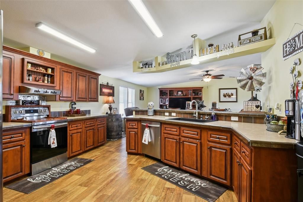 待售: $775,000 (3 贝兹, 2 浴室, 1994 平方英尺)