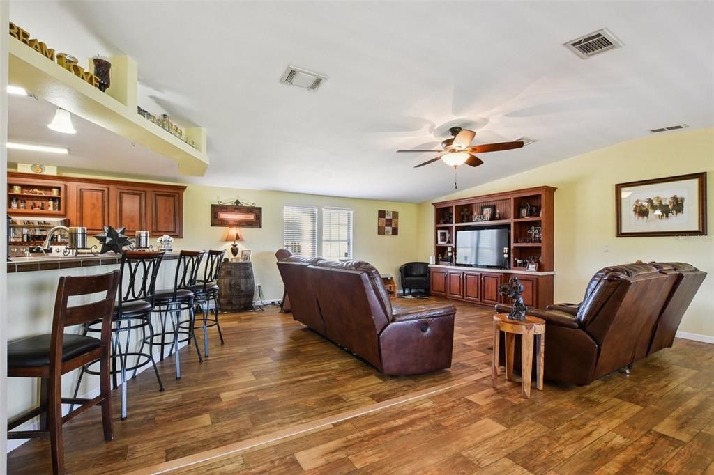 待售: $775,000 (3 贝兹, 2 浴室, 1994 平方英尺)