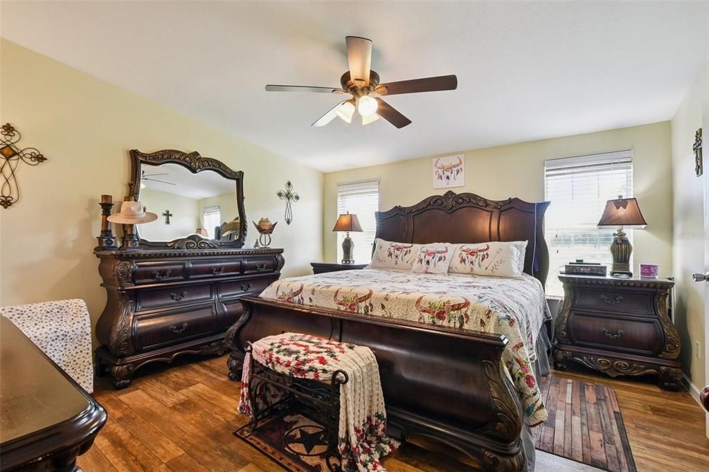 待售: $775,000 (3 贝兹, 2 浴室, 1994 平方英尺)