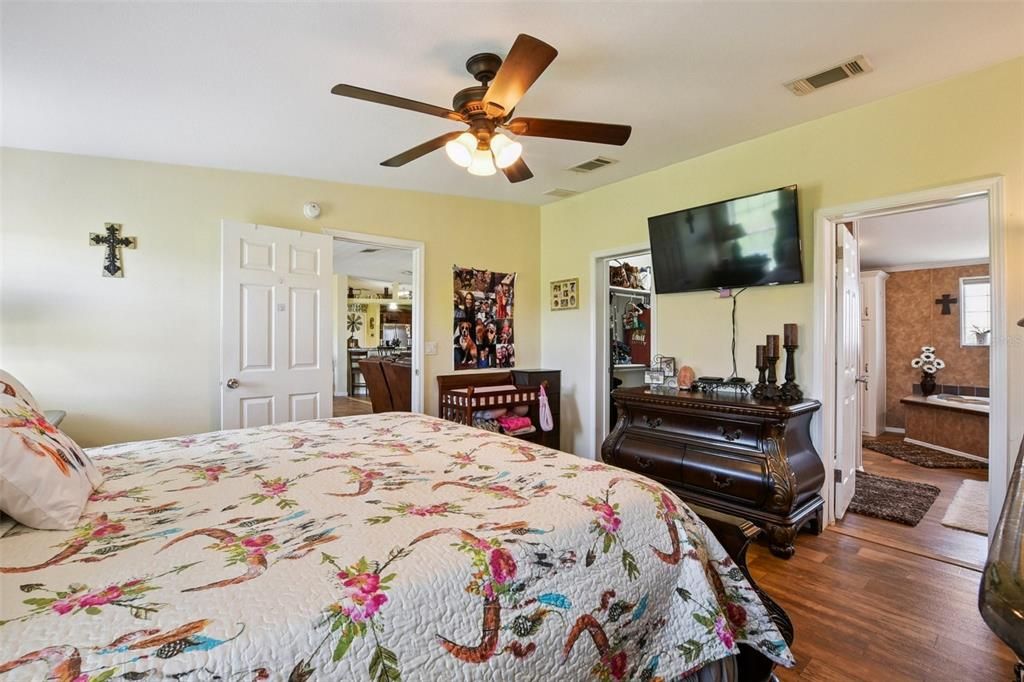 待售: $775,000 (3 贝兹, 2 浴室, 1994 平方英尺)