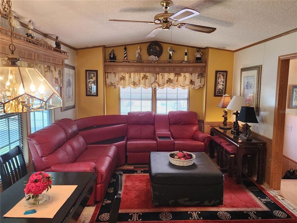 For Sale: $169,000 (1 beds, 1 baths, 800 Square Feet)