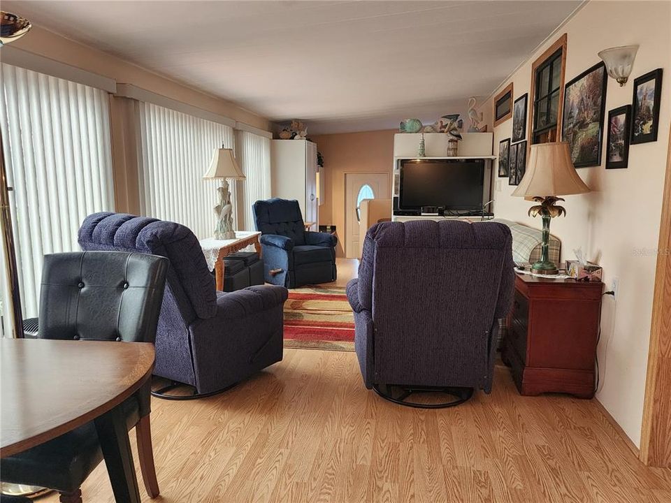 For Sale: $169,000 (1 beds, 1 baths, 800 Square Feet)