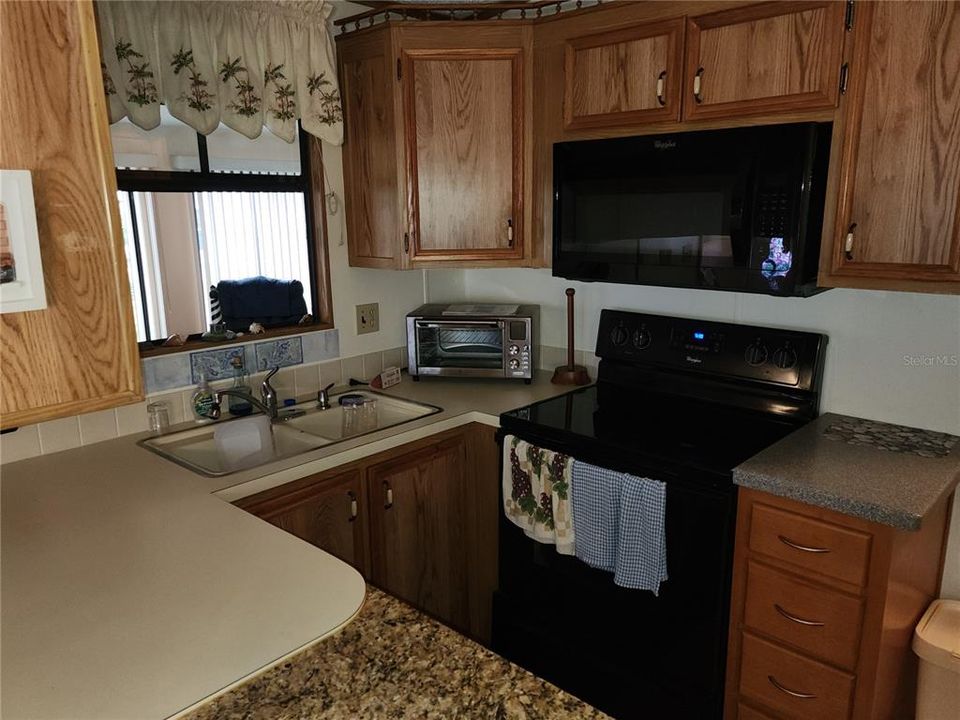 For Sale: $169,000 (1 beds, 1 baths, 800 Square Feet)