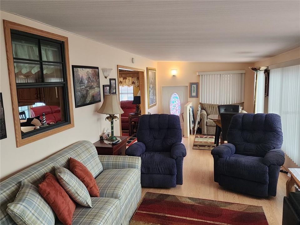 For Sale: $169,000 (1 beds, 1 baths, 800 Square Feet)