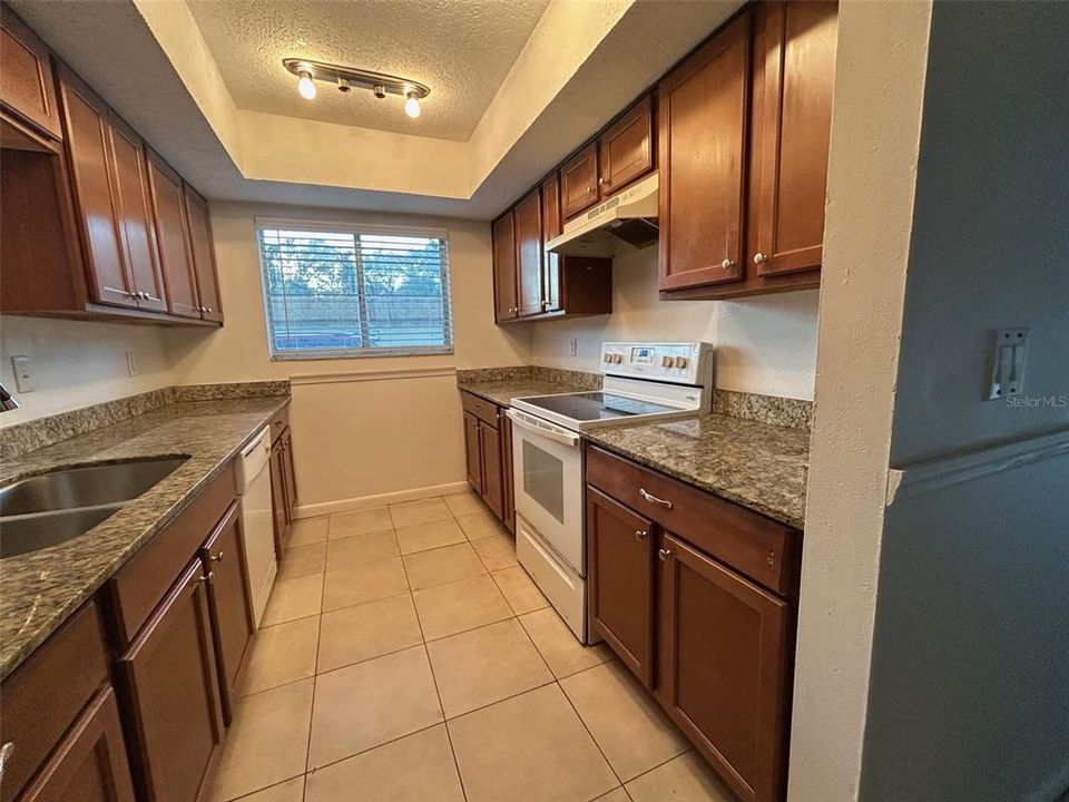 Active With Contract: $1,600 (2 beds, 2 baths, 1191 Square Feet)