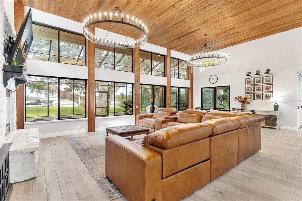 En Venta: $1,300,000 (4 camas, 2 baños, 2616 Pies cuadrados)