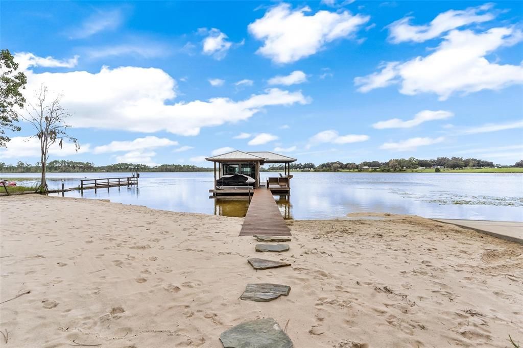 En Venta: $1,300,000 (4 camas, 2 baños, 2616 Pies cuadrados)