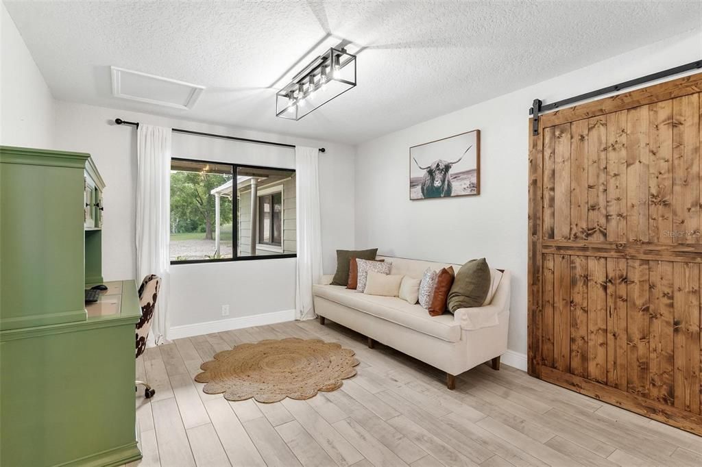 En Venta: $1,300,000 (4 camas, 2 baños, 2616 Pies cuadrados)