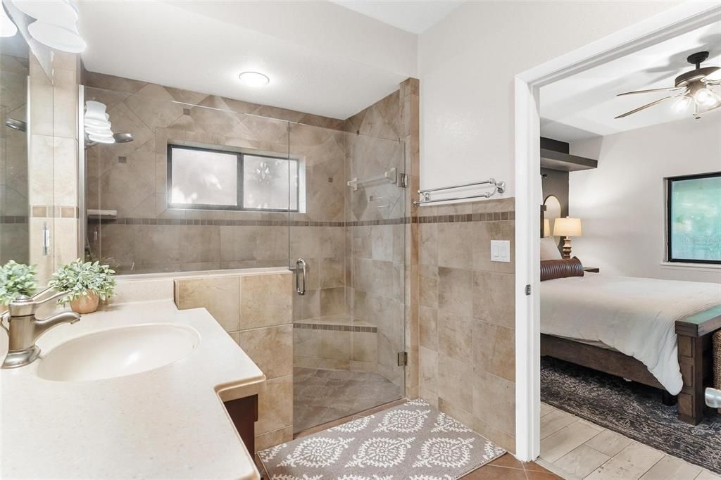 En Venta: $1,300,000 (4 camas, 2 baños, 2616 Pies cuadrados)