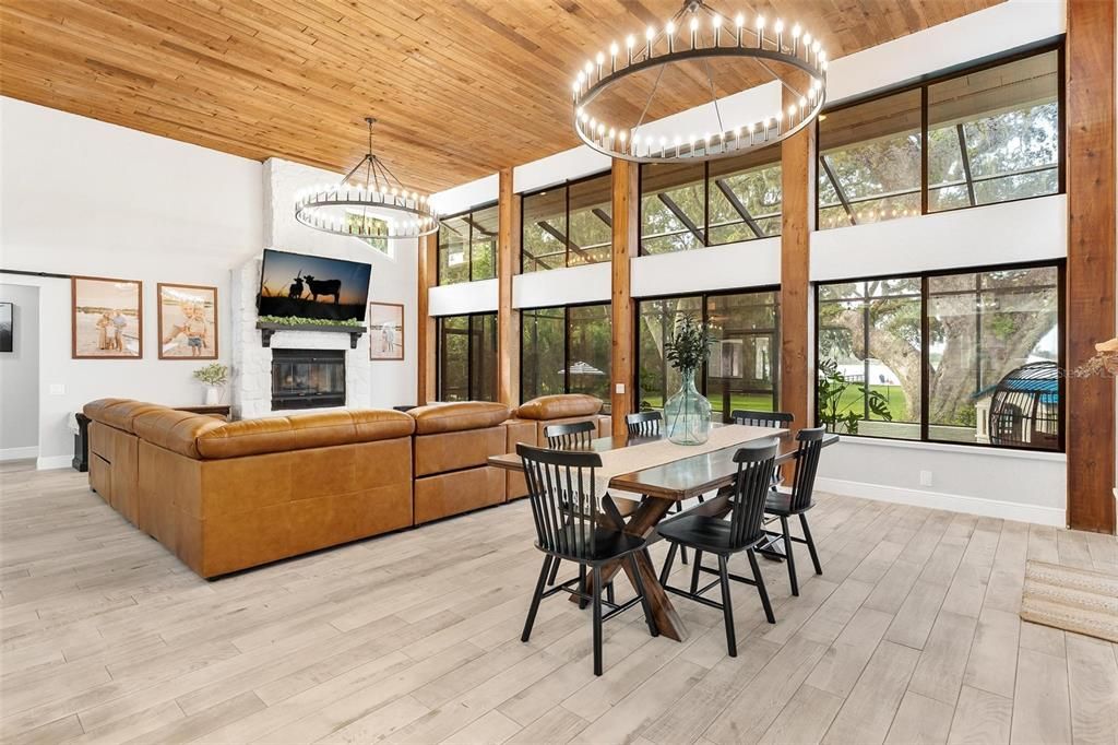 En Venta: $1,300,000 (4 camas, 2 baños, 2616 Pies cuadrados)