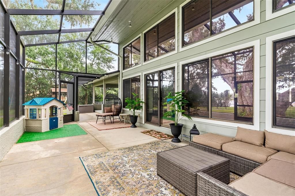 En Venta: $1,300,000 (4 camas, 2 baños, 2616 Pies cuadrados)