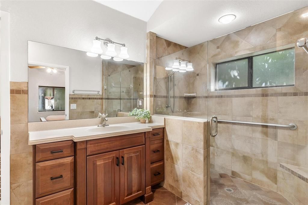 En Venta: $1,300,000 (4 camas, 2 baños, 2616 Pies cuadrados)