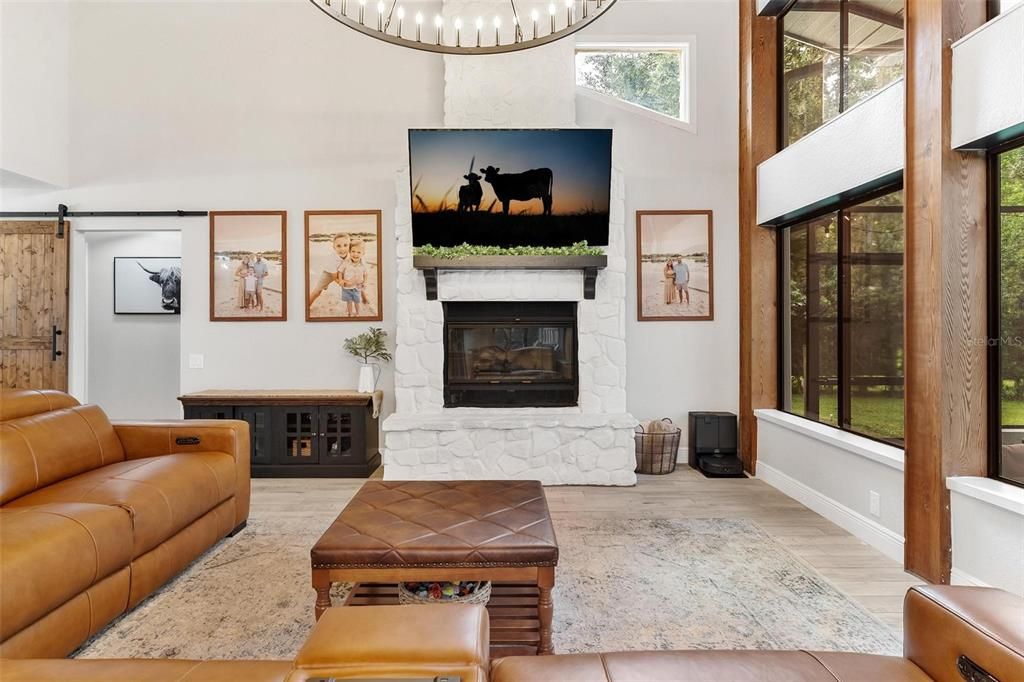 En Venta: $1,300,000 (4 camas, 2 baños, 2616 Pies cuadrados)