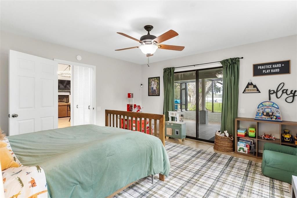 En Venta: $1,300,000 (4 camas, 2 baños, 2616 Pies cuadrados)