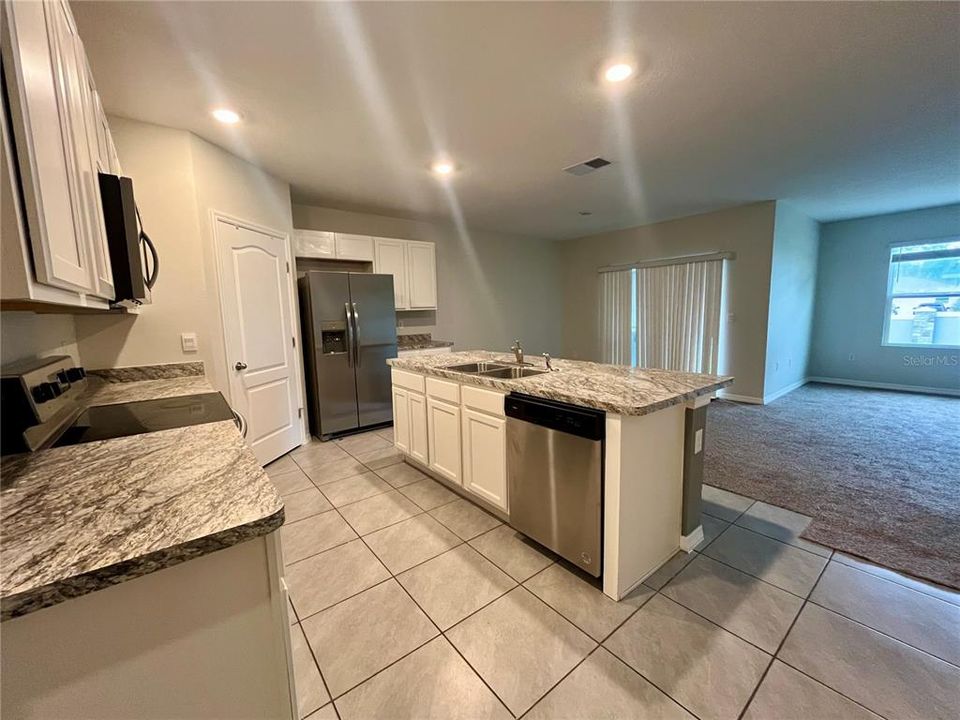 出租: $1,950 (4 贝兹, 2 浴室, 1851 平方英尺)