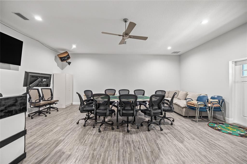 En Venta: $699,000 (4 camas, 3 baños, 3390 Pies cuadrados)