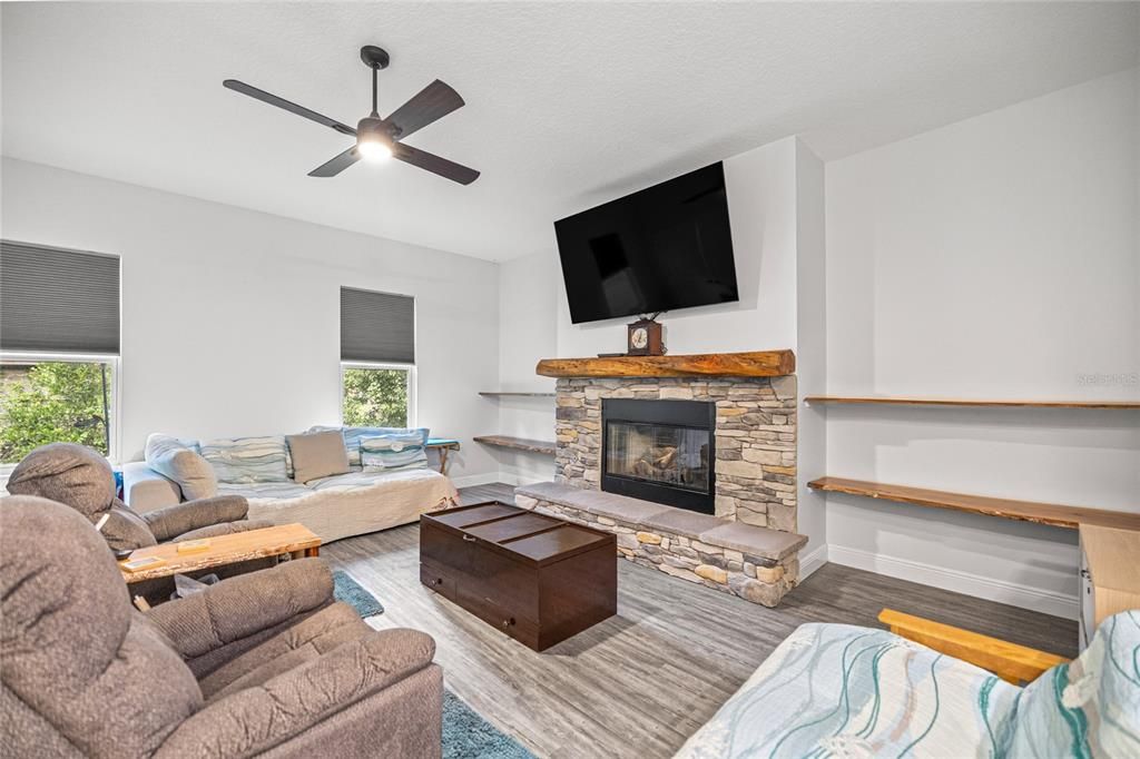 En Venta: $699,000 (4 camas, 3 baños, 3390 Pies cuadrados)