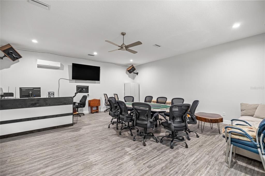 En Venta: $699,000 (4 camas, 3 baños, 3390 Pies cuadrados)